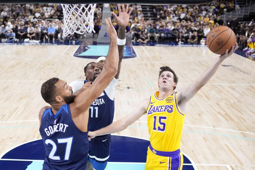 You are currently viewing Lakers coach JJ Redick has noticed Austin Reaves’ defensive acumen