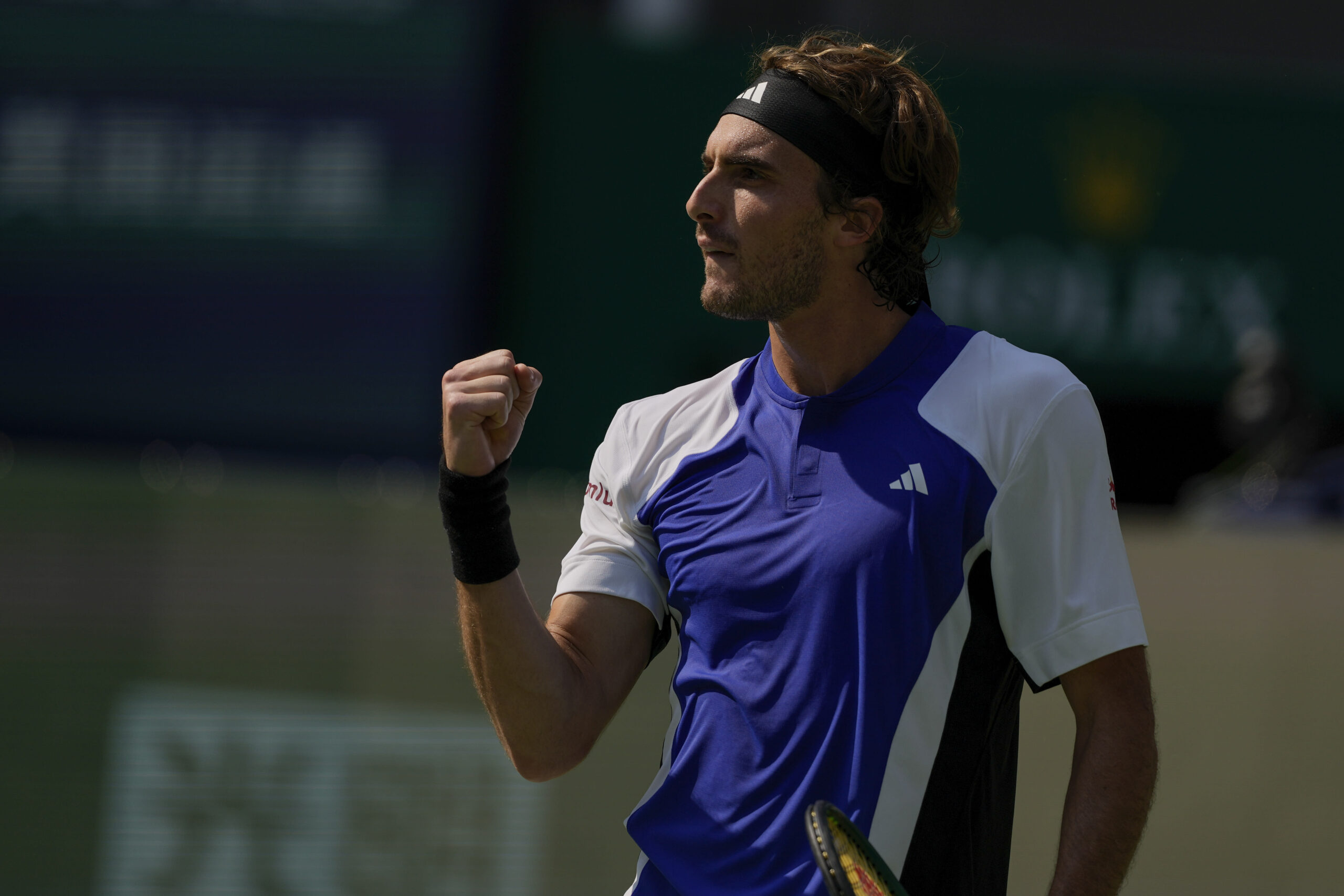 You are currently viewing Tsitsipas sets up Medvedev clash in Shanghai Masters