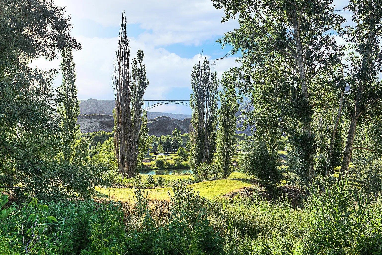 You are currently viewing This breathtaking Idaho golf course on a famous (and endangered) river is on sale for $18.5 million