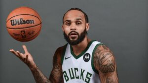 Read more about the article Bucks Gary Trent Jr. leaves game with hyperextended left elbow