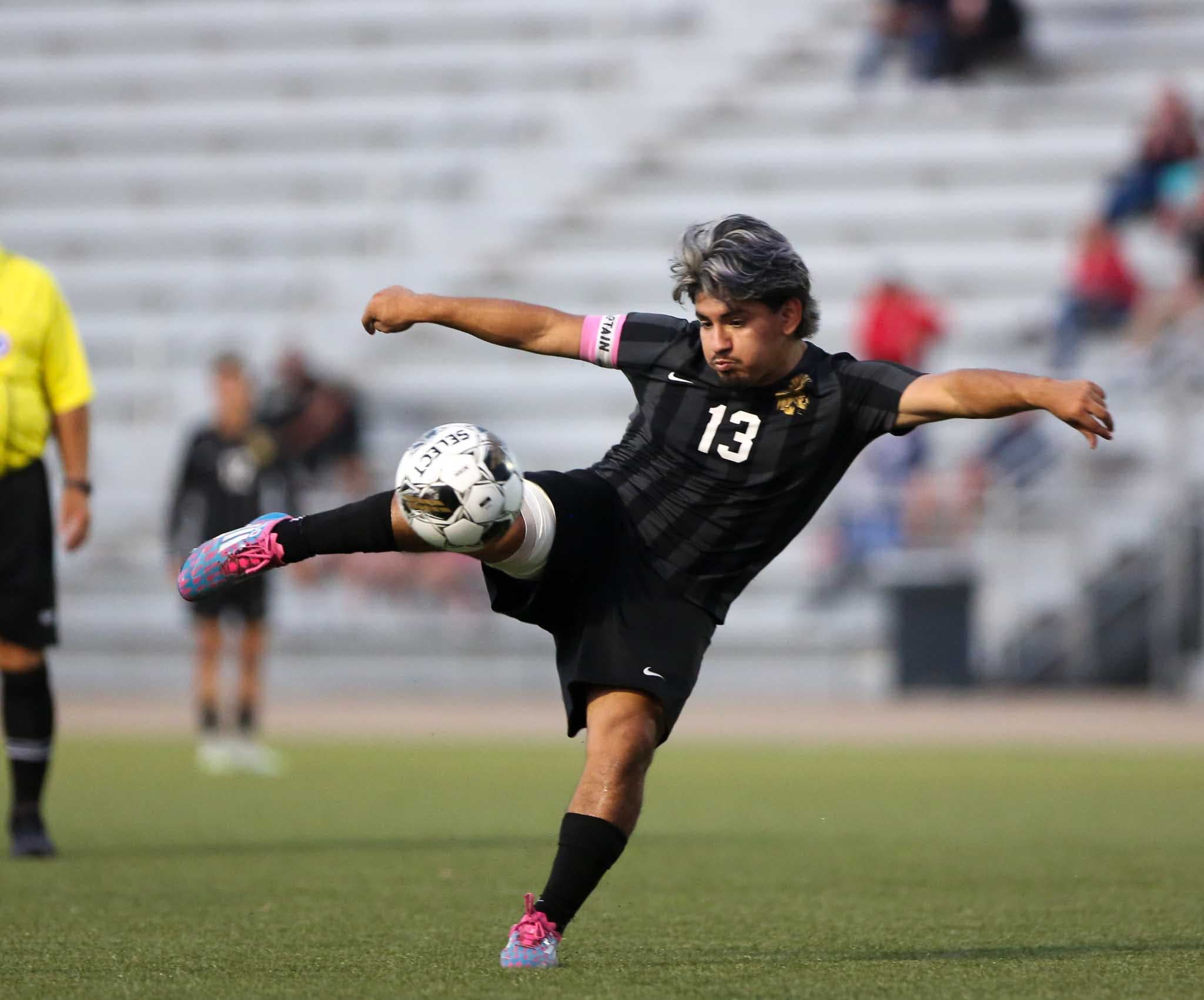 You are currently viewing Here are the top Topeka-area high school sports performers from Oct. 7-12