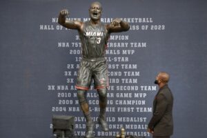 Read more about the article Is it Dwyane Wade or Laurence Fishburne? Artist defends statue: ‘We had the same thing with Kobe No. 8’