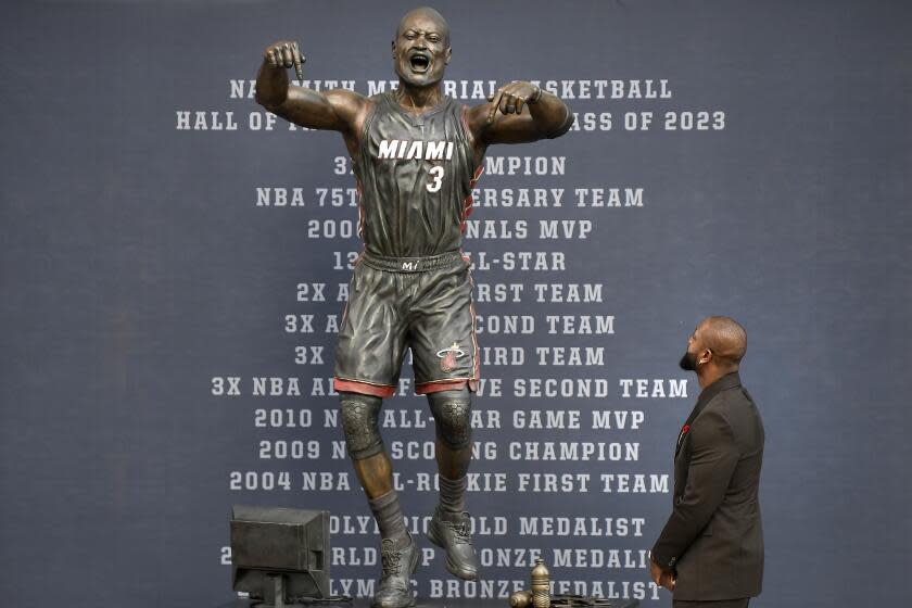 You are currently viewing Is it Dwyane Wade or Laurence Fishburne? Artist defends statue: ‘We had the same thing with Kobe No. 8’