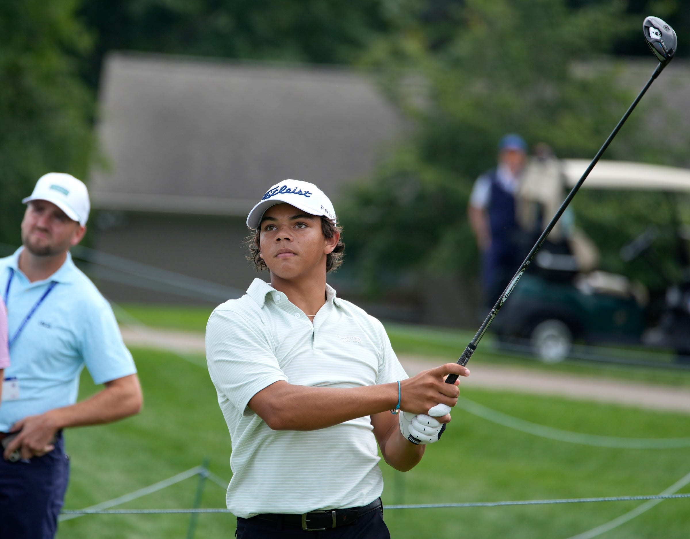 You are currently viewing Charlie Woods and his Florida high school golf team open postseason with a narrow victory