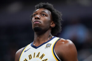 Read more about the article Former No. 2 pick James Wiseman leaves Pacers debut on opening night with non-contact calf injury