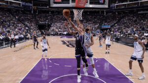 Read more about the article Sabonis’ strong opener spoiled by late error in Kings’ loss to Wolves