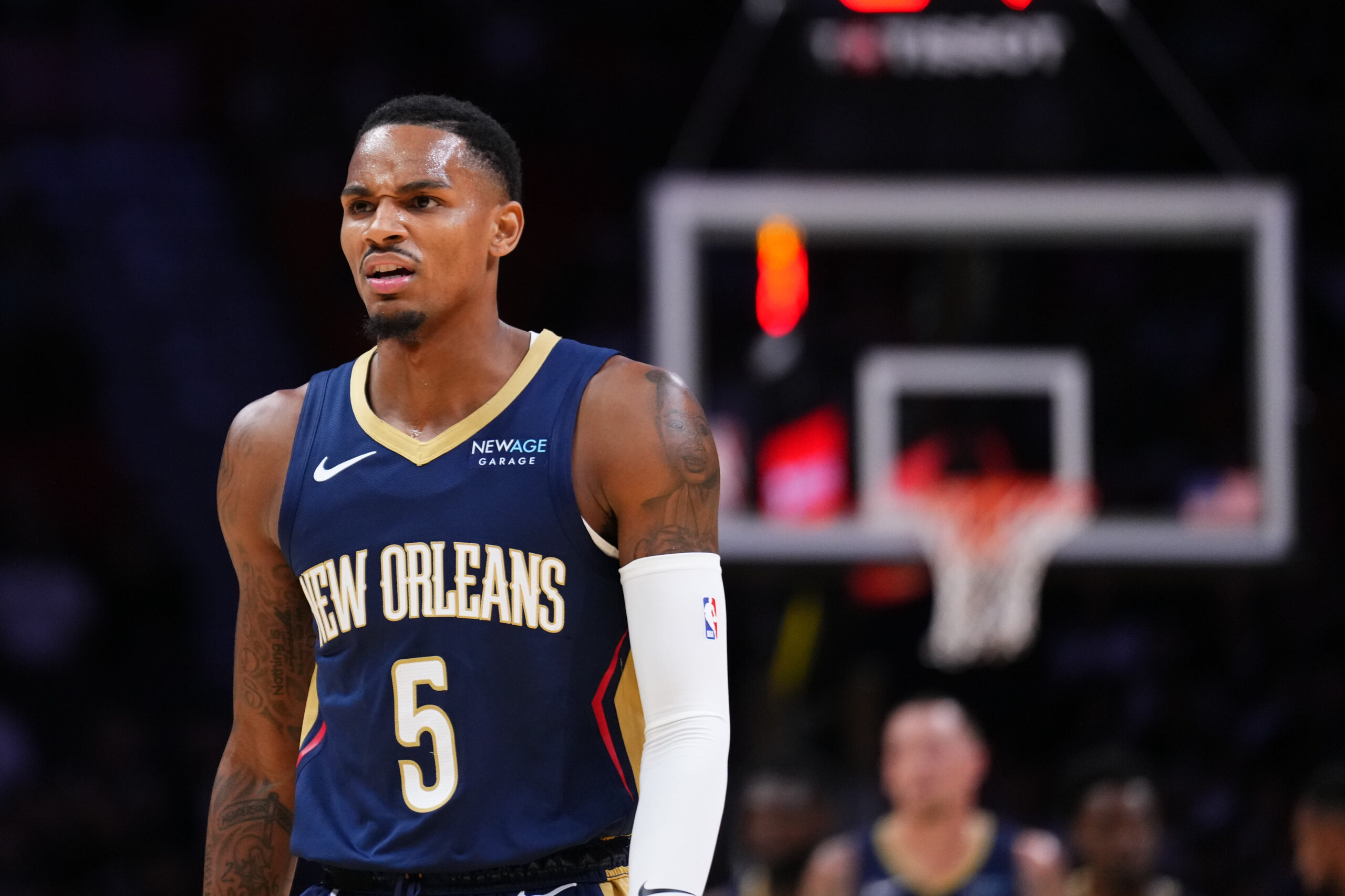 You are currently viewing Dejounte Murray reportedly feared to have fractured hand in Pelicans debut