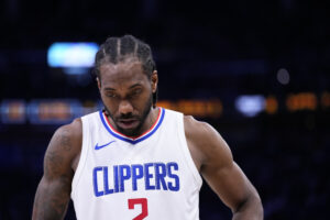 Read more about the article Former Clippers trainer suing team, says he was fired for voicing concerns over Kawhi Leonard injuries