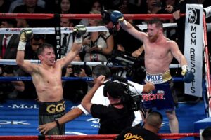 Read more about the article Boxing’s biggest robberies: These bouts have been called crimes and caused outrage with Canelo a beneficiary