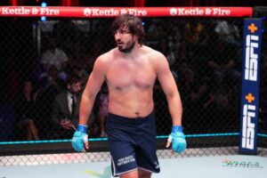 Read more about the article Last man to beat Alex Pereira in kickboxing scores big KO to land UFC contract from Dana White with help from cageside ‘Poatan’