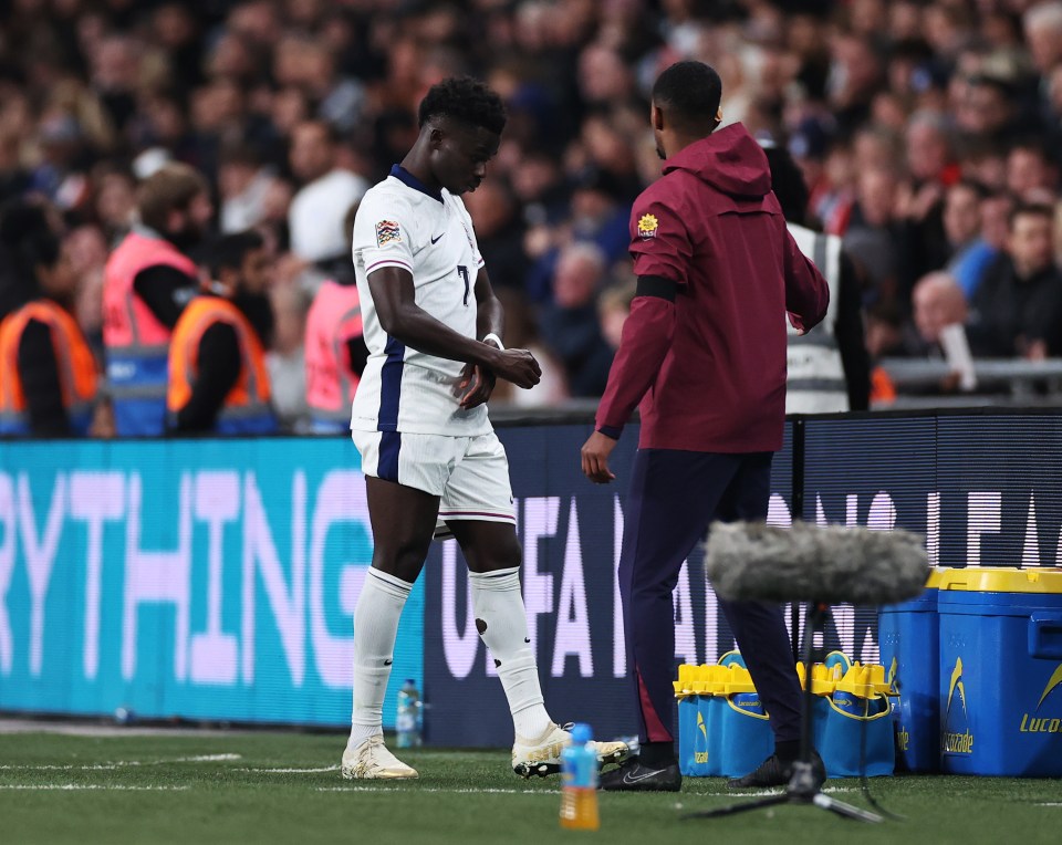 You are currently viewing Bukayo Saka hobbles off during England clash in injury concern for Arsenal