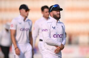 Read more about the article ‘Looks awful’ – England star suffers gruesome thumb injury and forces immediate change against Pakistan