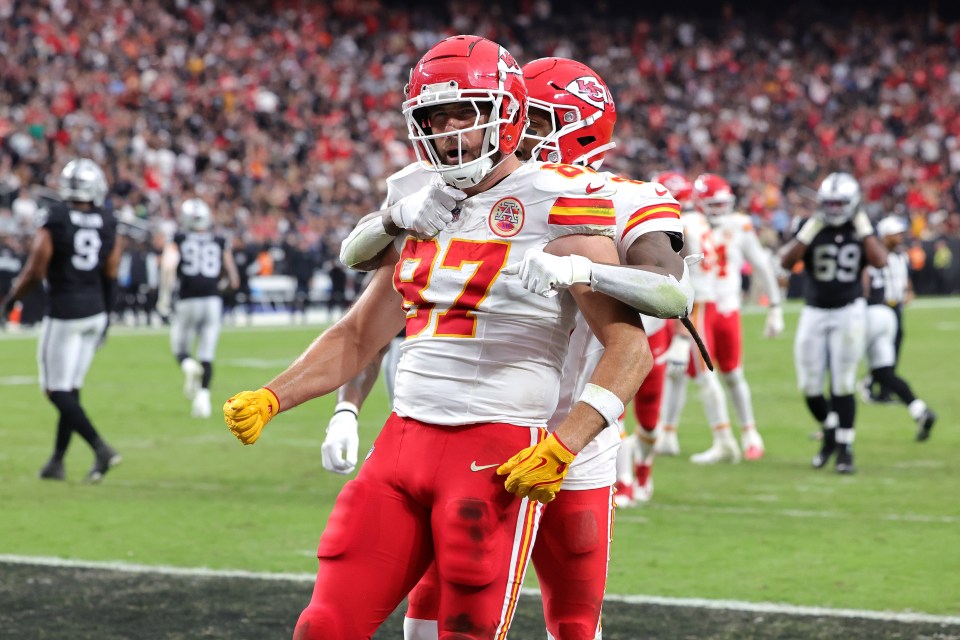 Read more about the article Travis Kelce celebrates National Tight Ends Day by continuing to haunt Raiders and setting NFL record