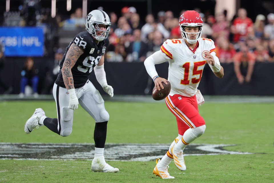 You are currently viewing Patrick Mahomes passes Peyton Manning and Ben Roethlisberger on QB list with Raiders win and has Tom Brady in sight