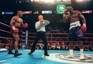 Read more about the article Top ten craziest fight endings in boxing history – Floyd Mayweather’s ruthless KO, Mike Tyson’s bite and a baffled Lennox Lewis