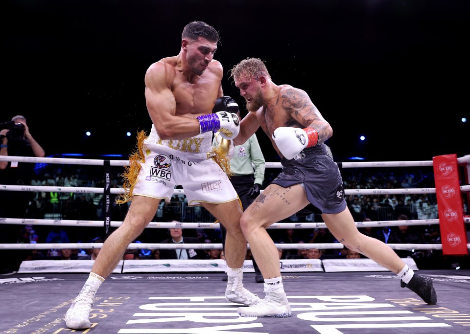 You are currently viewing Jake Paul made ‘crafty’ change to Tommy Fury fight which saw rival thrown into chaos before win