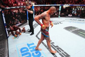 Read more about the article Alex Pereira leaves Khalil Rountree Jr unrecognisable as he batters opponent to a bloody pulp before scoring huge KO