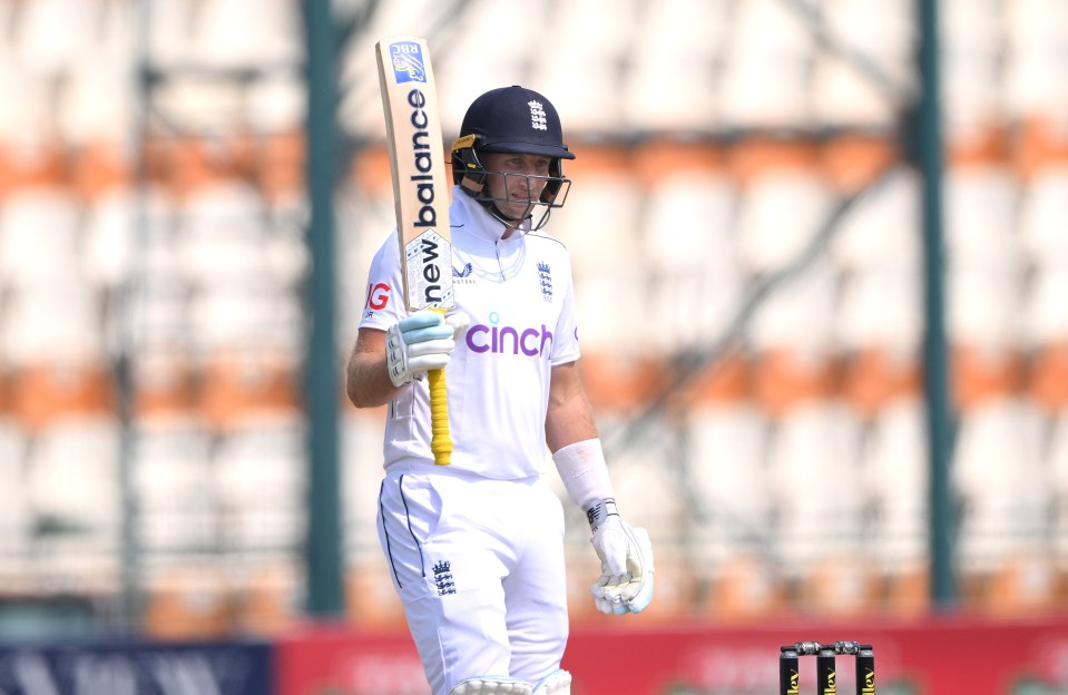 You are currently viewing Joe Root becomes all-time great as he smashes Sir Alastair Cook’s England Test record