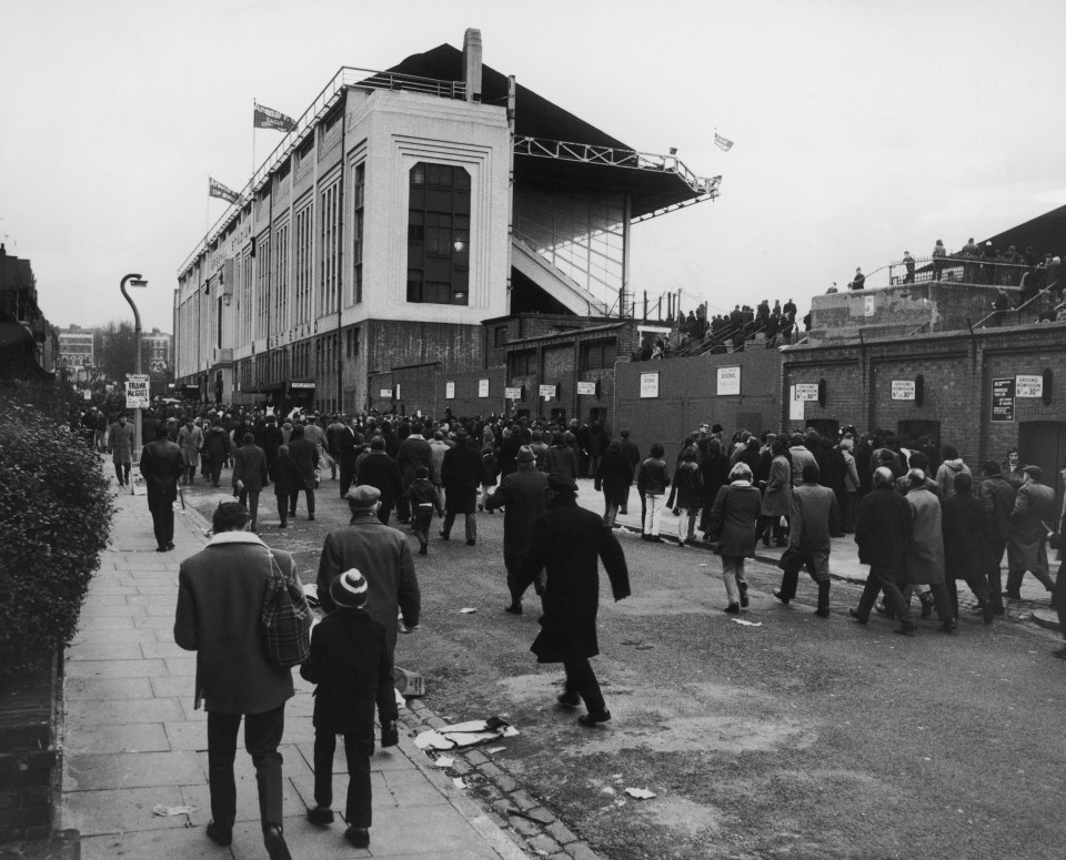 Read more about the article EFL club became infamous for away end toilets before historic stadium was demolished