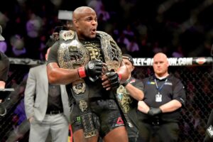 Read more about the article ‘Are you mad at me?’ – Daniel Cormier explains why Derrick Lewis made surprise ‘scumbag’ comment ahead of UFC Edmonton