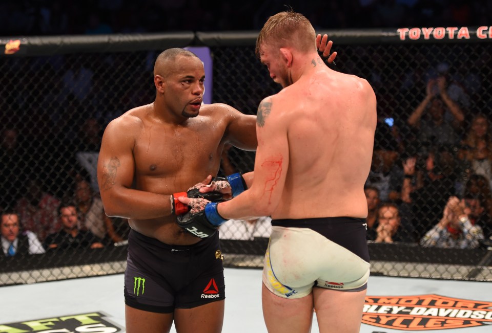 You are currently viewing Daniel Cormier got Jon Jones rematch when he slammed Alexander Gustafsson face-first 45 seconds into fight of the year