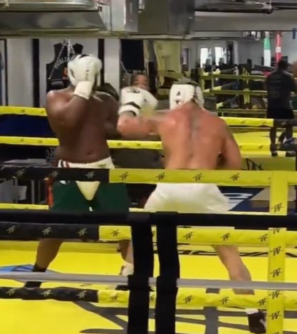 You are currently viewing ‘He looks very different’ – Fans fear for Jake Paul as he posts new sparring footage ahead of Mike Tyson fight