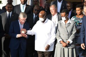 Read more about the article Thomas Bach: International Olympic Committee president pledges to establish sports amenities in Uganda