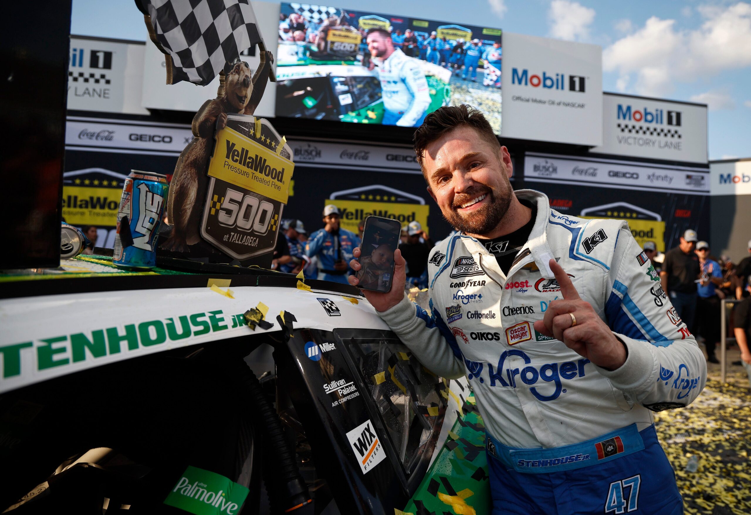 You are currently viewing NASCAR Talladega race winners and losers: Ricky Stenhouse Jr. wins, Penske Racing struggles