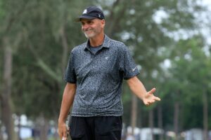 Read more about the article Rocco Mediate wins a trophy for Francesca as he captures Furyk & Friends on second playoff hole