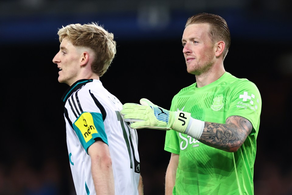 Read more about the article Anthony Gordon with ‘classy’ gesture to Newcastle fans for their support after penalty miss vs Everton