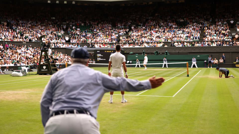 You are currently viewing Wimbledon removes line judges after 147 years in favor of electronic system