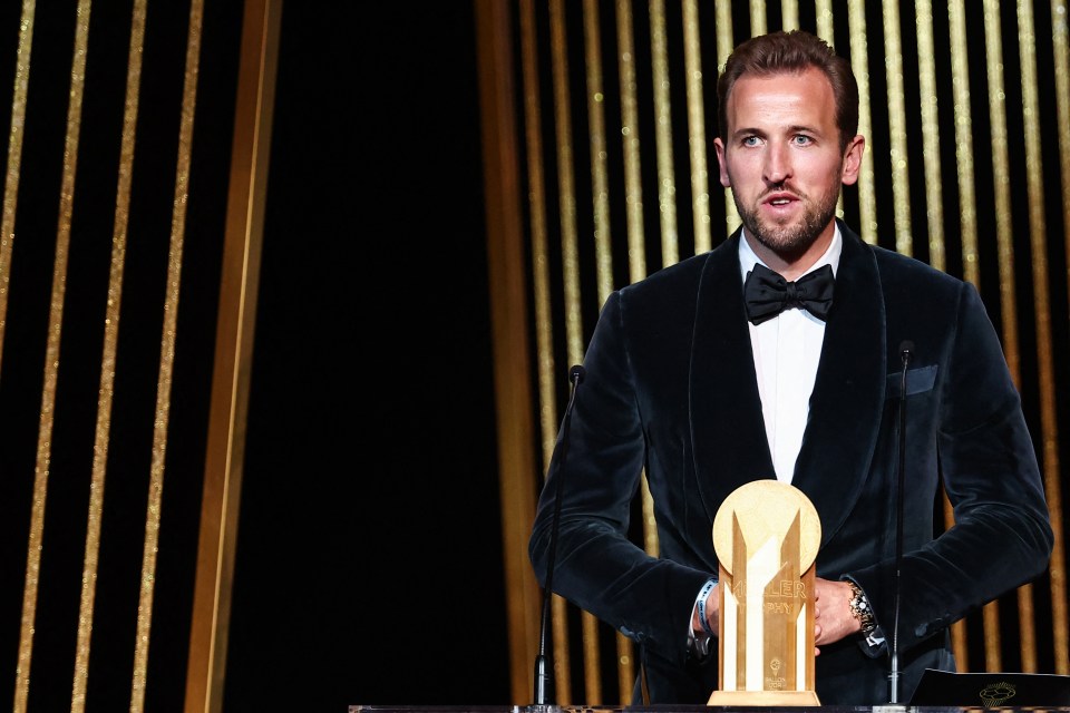 You are currently viewing Harry Kane gives instant reaction to former Ballon d’Or winner lavishing him with unexpected praise during ceremony