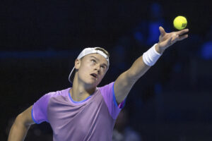 Read more about the article Rune, Tsitsipas and Shelton advance at Swiss Indoors