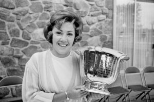 Read more about the article Hall of Famer Susie Maxwell Bernie, a 4-time major champion while raising 2 daughters, dies at 83