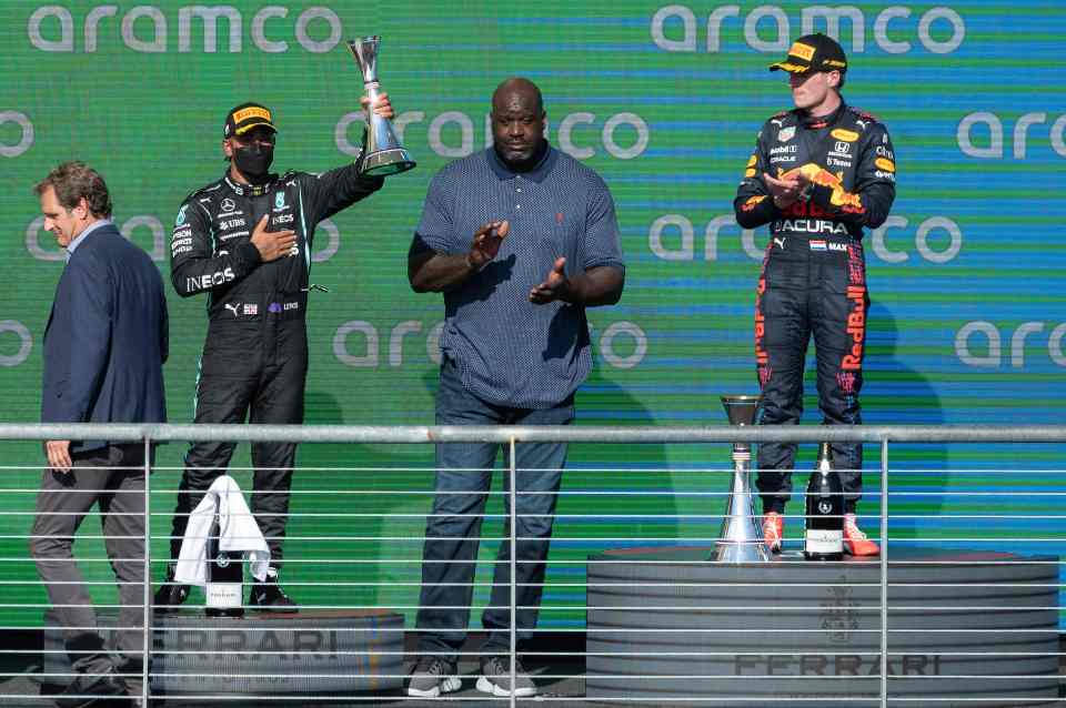 Read more about the article Shaquille O’Neal’s memorable US Grand Prix appearance left fans and drivers in awe during trophy presentation