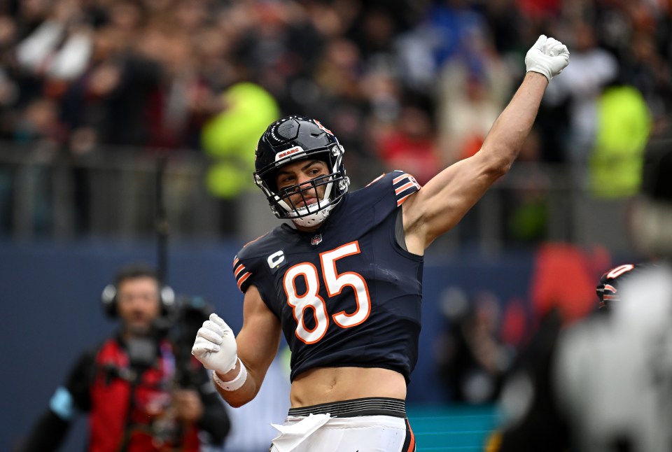 You are currently viewing ‘First in history’ – Cole Kmet stuns Bears fans by pulling off unthinkable with rare position change after key injury in London