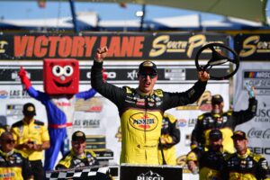 Read more about the article Joey Logano edges Christopher Bell to win NASCAR Las Vegas race as crashes impact playoffs