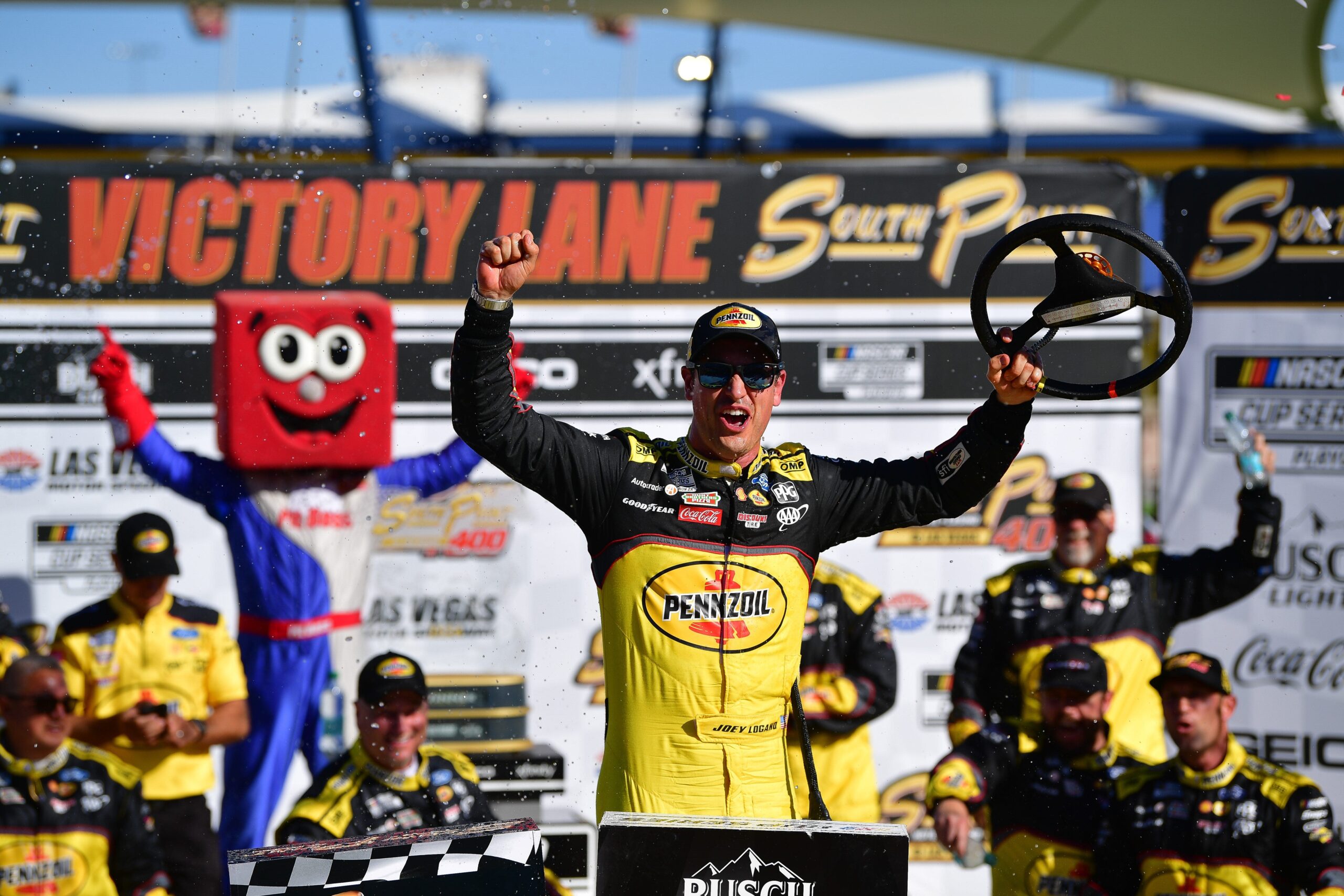 You are currently viewing Joey Logano edges Christopher Bell to win NASCAR Las Vegas race as crashes impact playoffs