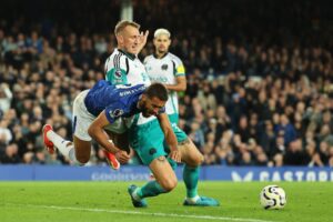 Read more about the article ‘Everyone knows’ – Sean Dyche left baffled as Everton are denied penalty against Newcastle