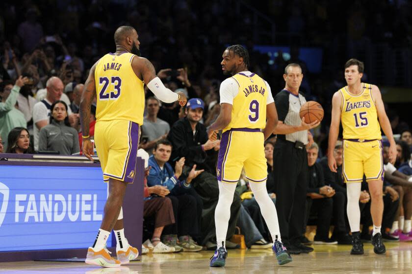 You are currently viewing LeBron and Bronny James make NBA history in Lakers season opener