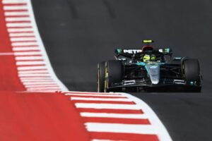 Read more about the article Hamilton says his Mercedes a ‘nightmare’ to drive