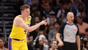 Read more about the article Watch Lakers’ rookie Dalton Knecht score 20 straight, force overtime, finish with 35 in win against Suns