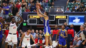 Read more about the article Watch Lindy Waters drain buzzer-beating 3, lifts Warriors past Clippers