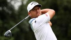 Read more about the article Schauffele ‘an idiot’ after tree root bogey farce