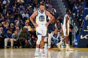 Read more about the article Warriors announce Stephen Curry has left ankle strain, will be reevaluated Friday