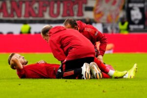 Read more about the article Harry Kane goes off injured during Bayern Munich clash as Vincent Kompany gives update on England captain