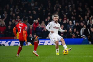 Read more about the article Luke Shaw suffers fresh injury setback as wait for Manchester United return continues