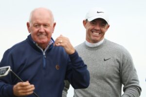 Read more about the article Rory McIlroy stopped in his tracks by heartwarming moment with his dad at Alfred Dunhill Links