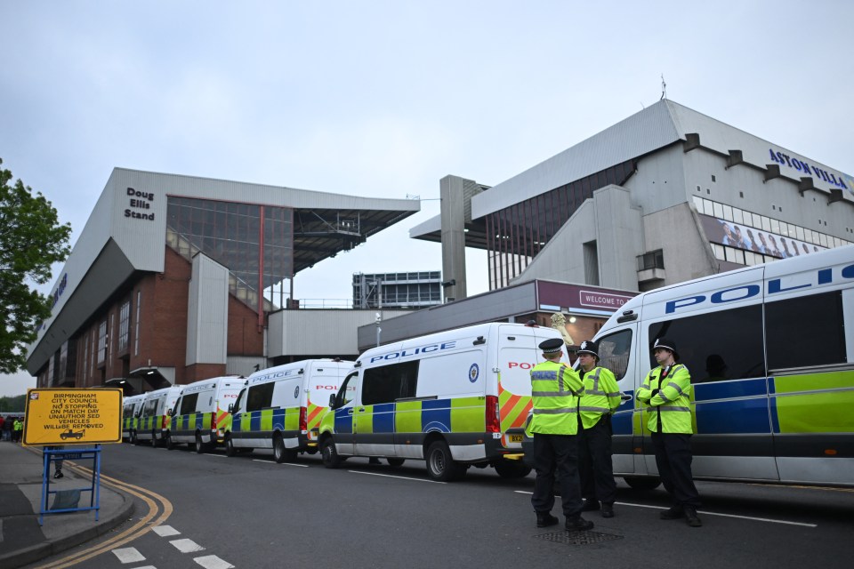 Read more about the article Police on red alert with warning sent over Aston Villa and Birmingham’s fixture drama