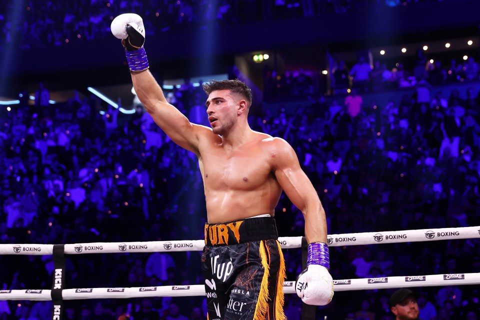 You are currently viewing Tommy Fury set for talks over rematch after first fight left fans ‘divided’